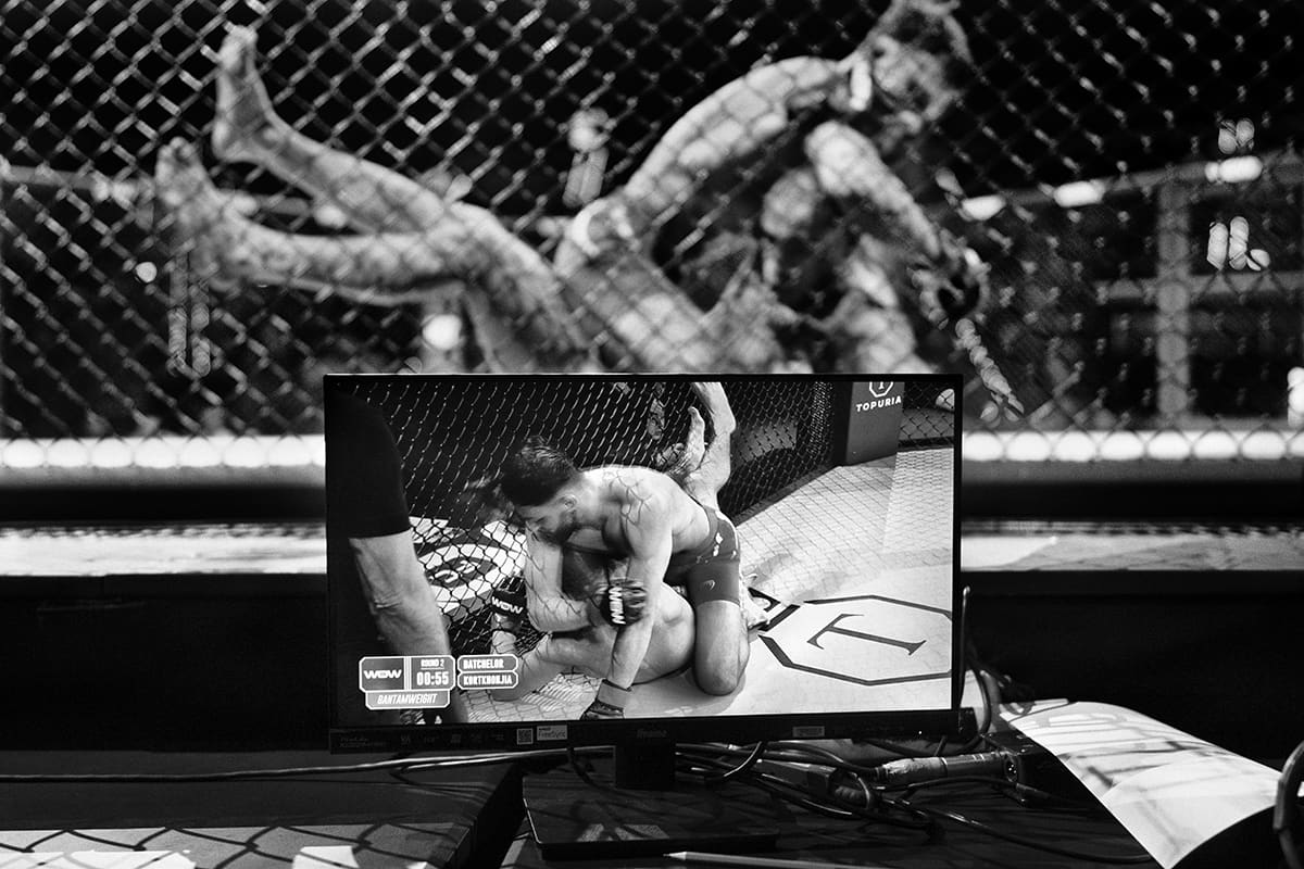 Levi Batchelor fights Kakha Kortkhonjia during a bantamweight MMA match at WOW 29 in Valencia.