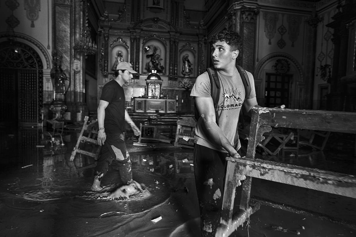 Volunteers clearing debris inside the Iglesia de la Inmaculada in Paiporta after the Valencia DANA