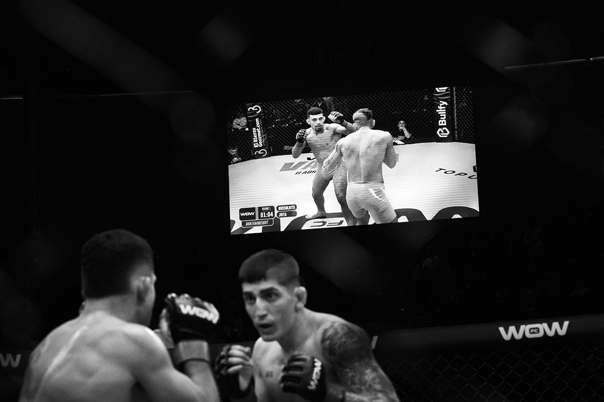 Vincenzo Bussolotti exchanges strikes with Cristian Joita in a professional MMA bout at WOW 27 in Madrid.