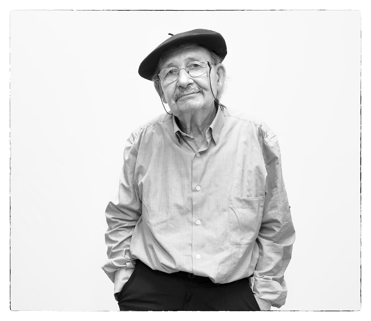 Black and white studio portrait of Agustín Ibarrola, painter and sculptor, from the series Ñ by Álvaro Ybarra Zavala.
