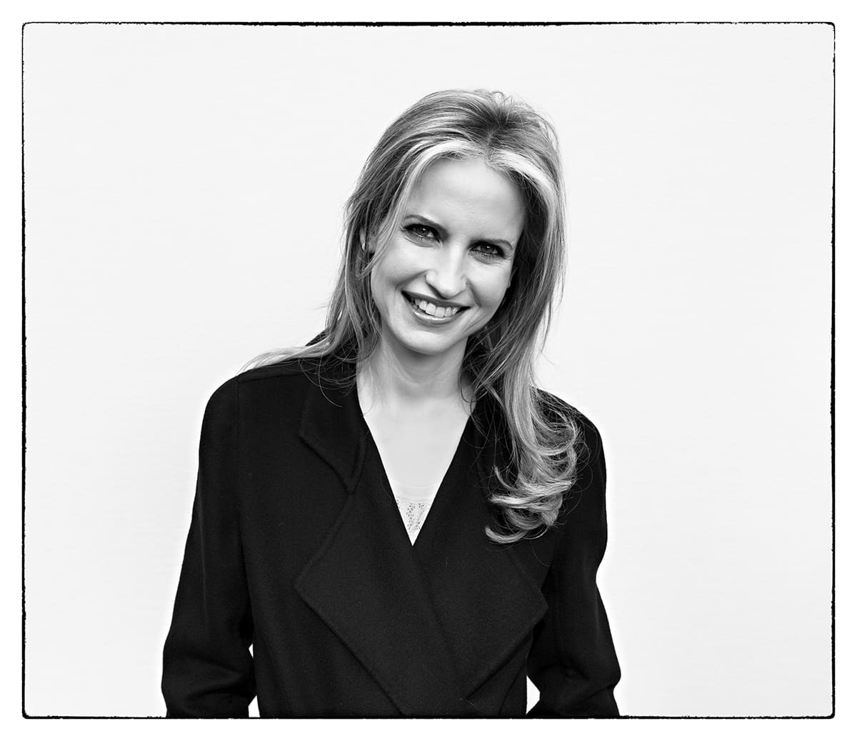 Black and white studio portrait of Ainhoa Arteta, soprano, from the series Ñ by Álvaro Ybarra Zavala.