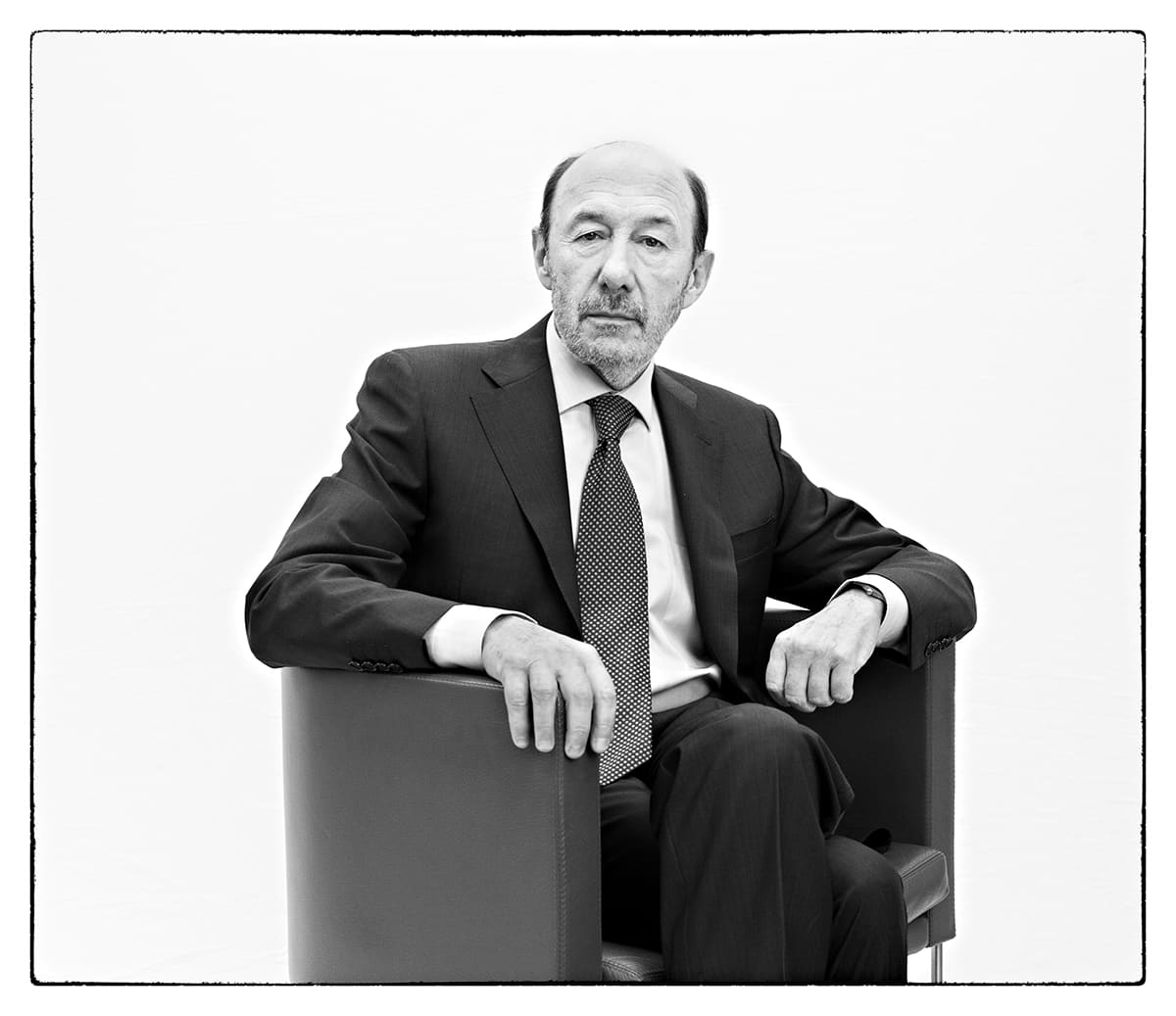Black and white studio portrait of Alfredo Pérez Rubalcaba, politician, from the series Ñ by Álvaro Ybarra Zavala.
