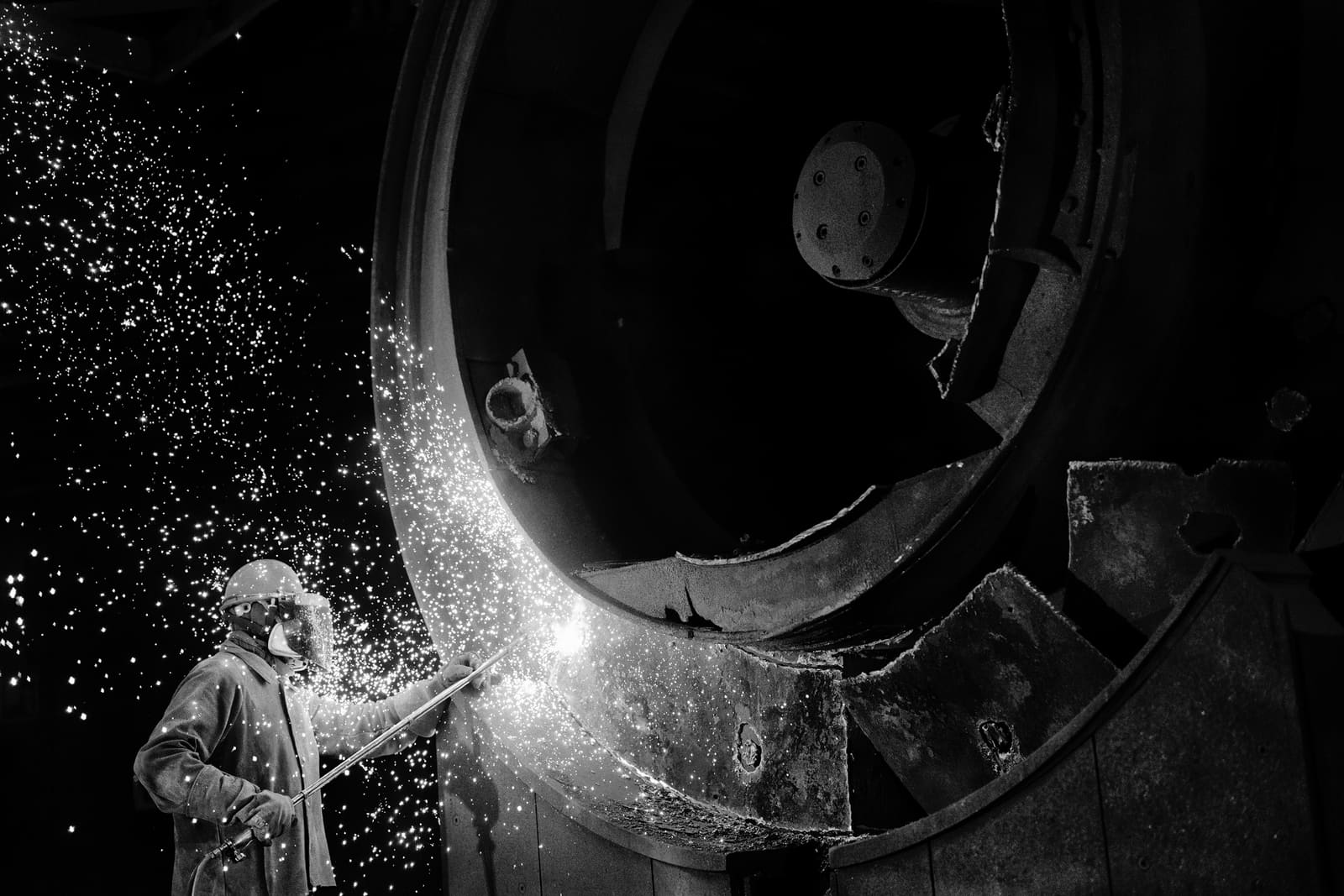 Worker cutting steel with a blowtorch during the dismantling of As Pontes, Galicia, Spain, 2025