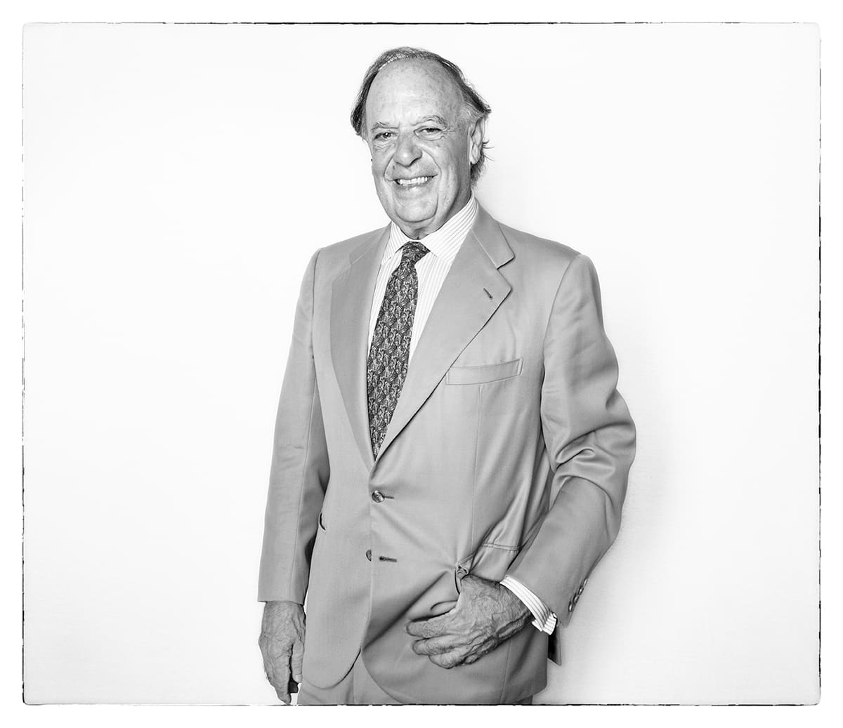 Black and white studio portrait of Carlos Falcó, winemaker, from the series Ñ by Álvaro Ybarra Zavala.