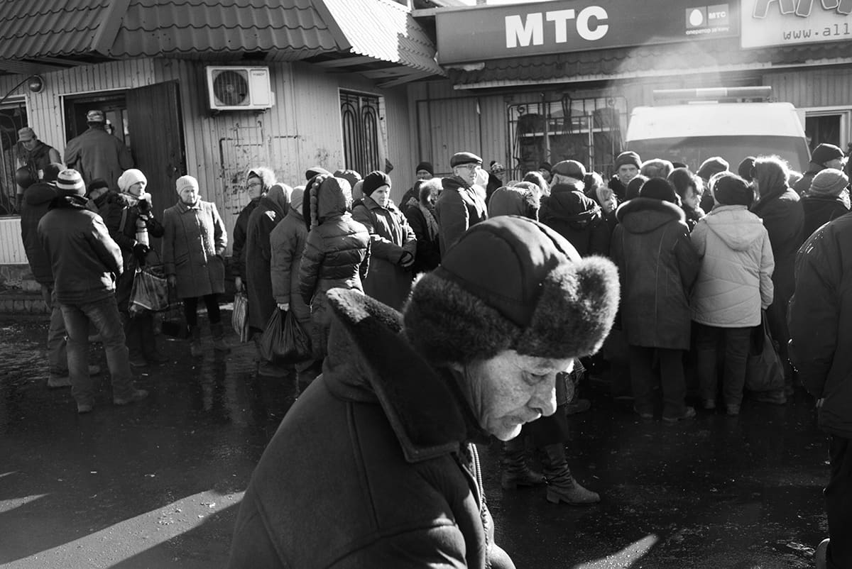 Civilians queue for a food distribution in Debaltseve after the town fell to DPR forces.