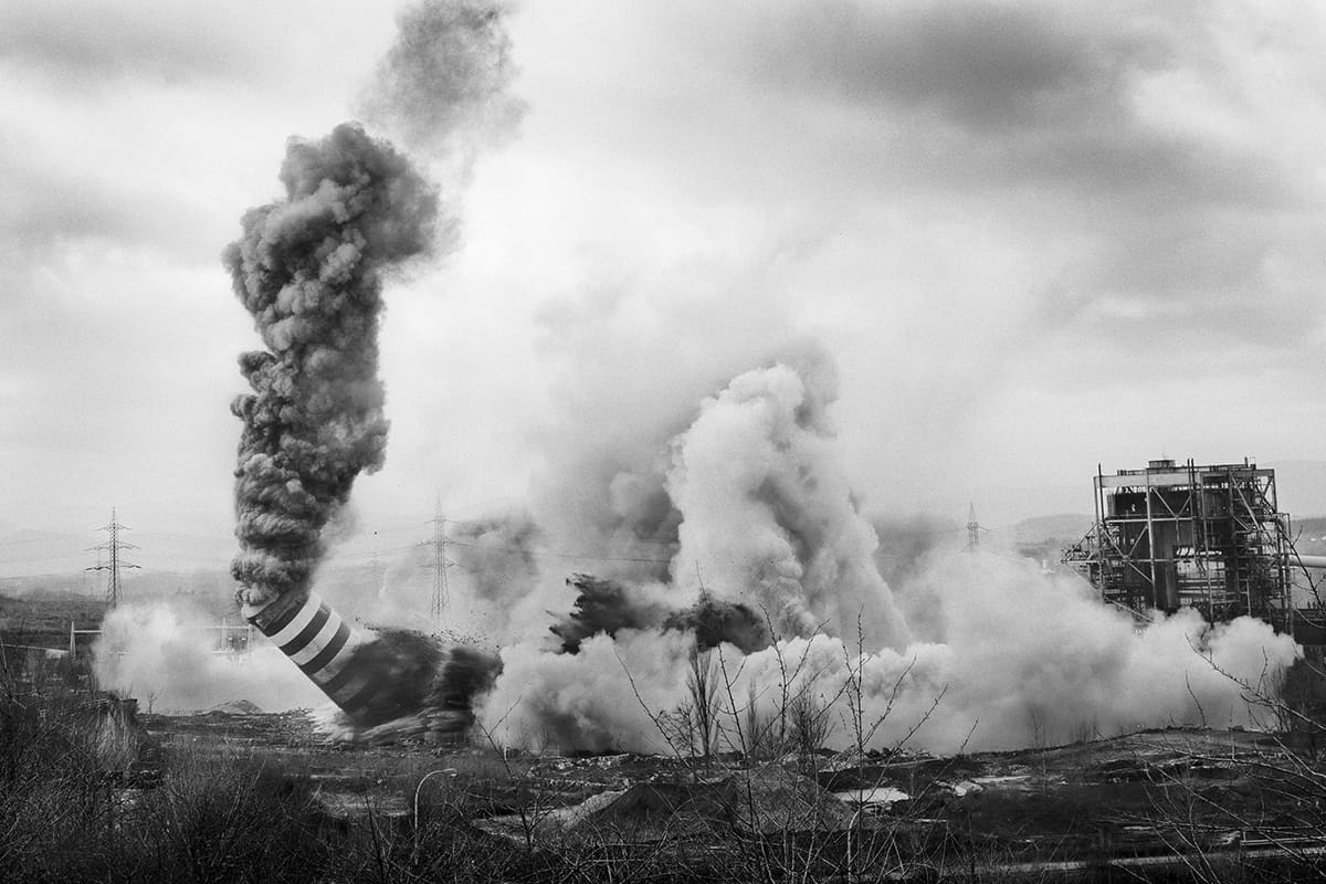 Demolition of the chimney at Compostilla thermal power plant in León, Spain, photographed by Álvaro Ybarra Zavala, 2026