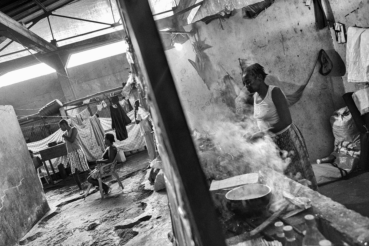 Internally displaced families wait in precarious shelters by the Tapaje River, Nariño Pacific coast, 2009
