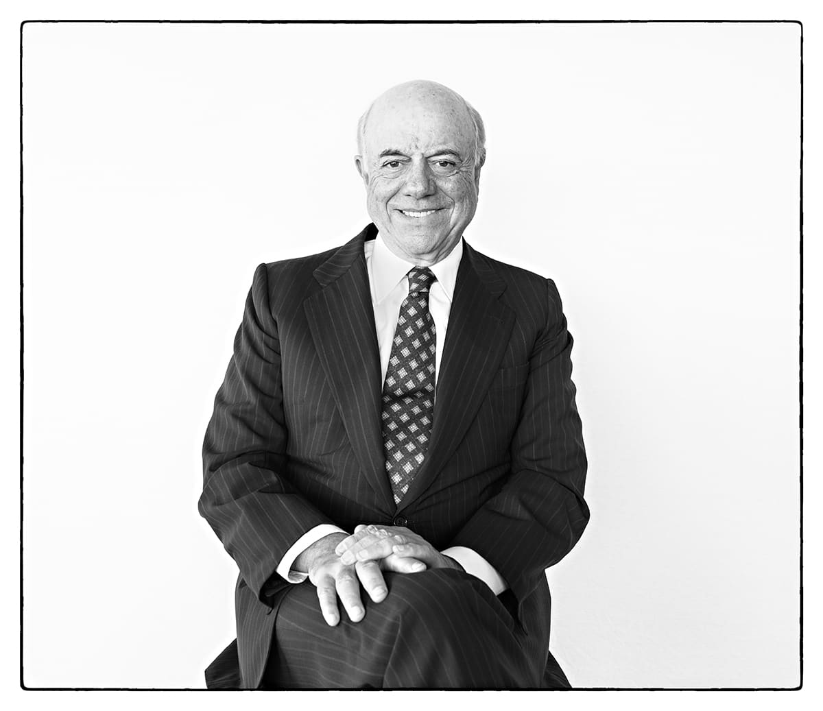 Black and white studio portrait of Francisco González, banker, from the series Ñ by Álvaro Ybarra Zavala.