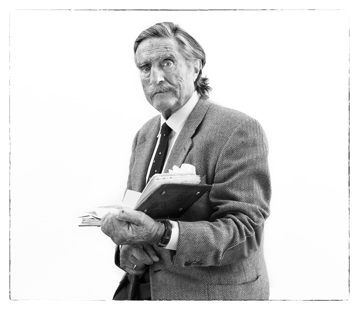 Black and white studio portrait of Miguel de la Quadra-Salcedo, explorer and reporter, from the series Ñ by Álvaro Ybarra Zavala.