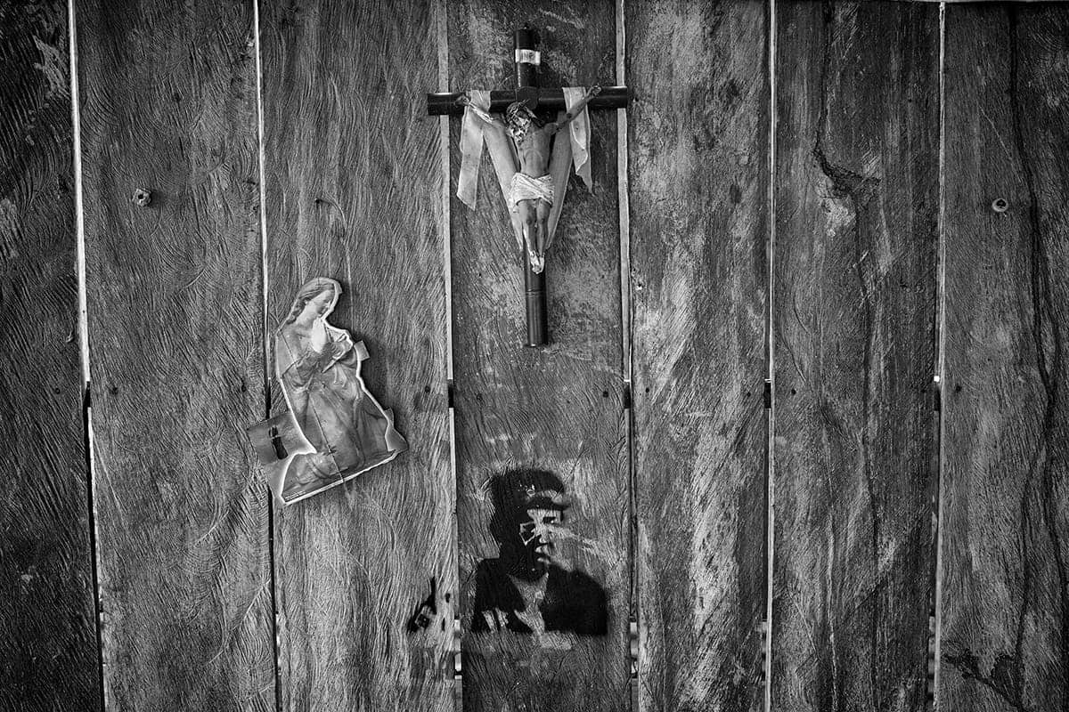 Mural of Christ and the Virgin painted next to portraits of FARC founder Manuel Marulanda 'Tirofijo' in El Guamo, Tolima, 2016